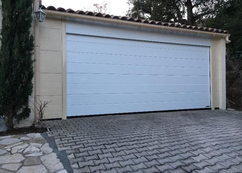 Installation porte garage sectionnelle parties fixes St-Maximin-la-Ste-Baume